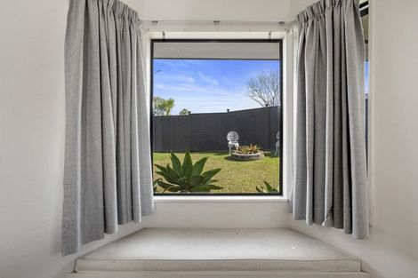 Photo of property in 8 Owl Court, Unsworth Heights, Auckland, 0632