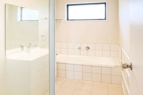 Photo of property in 1 Summerland Drive, Henderson, Auckland, 0612