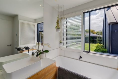 Photo of property in 126 Bowhill Road, New Brighton, Christchurch, 8083