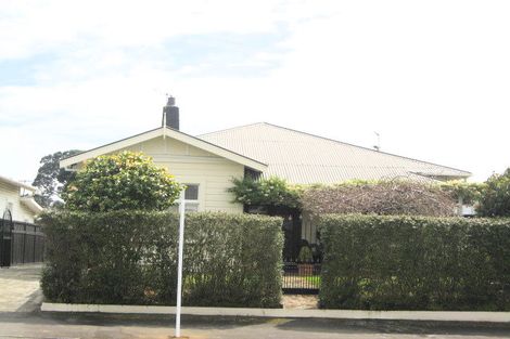 Photo of property in 228 Devon Street West, New Plymouth, 4310