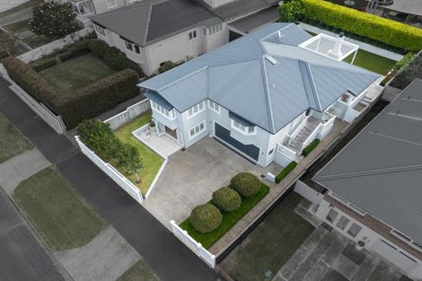 Photo of property in 26 Richmond Avenue, Northcote Point, Auckland, 0627