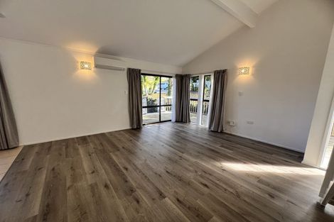 Photo of property in 1/4 Braund Place, Glenfield, Auckland, 0629