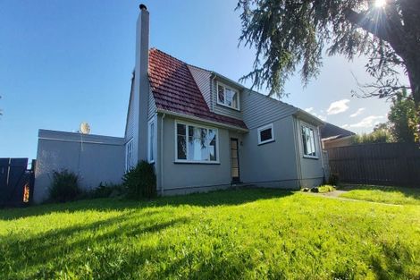 Photo of property in 2 Antrim Place, Hokowhitu, Palmerston North, 4410