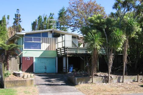 Photo of property in 15 Finlow Drive, Te Atatu South, Auckland, 0610