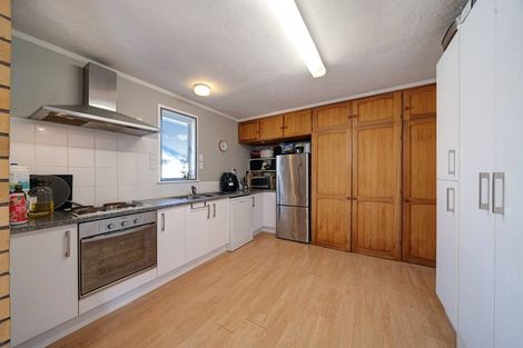 Photo of property in 8 Coniston Avenue, Te Atatu South, Auckland, 0610