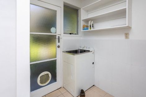 Photo of property in 2/811a Te Atatu Road, Te Atatu Peninsula, Auckland, 0610
