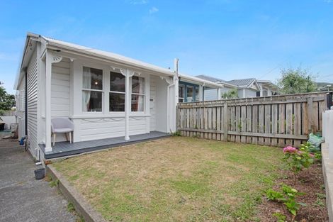 Photo of property in 23 Trent Street, Island Bay, Wellington, 6023