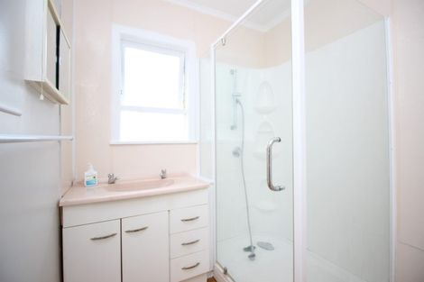 Photo of property in 122 Flanshaw Road, Te Atatu South, Auckland, 0610