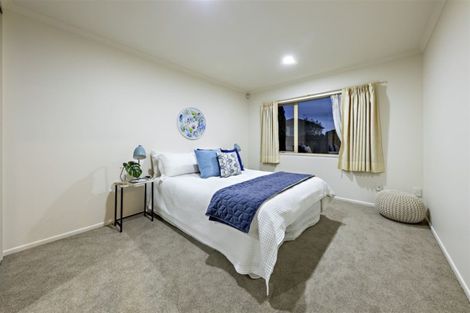 Photo of property in 2 Moravale Lane, Flat Bush, Auckland, 2016