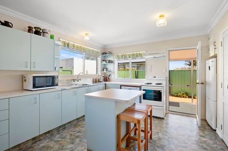 Photo of property in 3 Karaka Street, Merrilands, New Plymouth, 4312