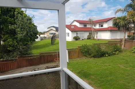 Photo of property in 60 Lagoon Way, West Harbour, Auckland, 0618