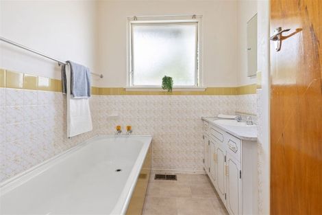 Photo of property in 8 Davidson Crescent, Hornby, Christchurch, 8042