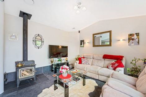 Photo of property in 108 Pinehaven Road, Pinehaven, Upper Hutt, 5019