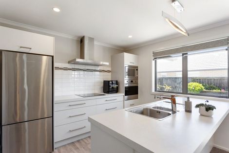 Photo of property in 8 Livingstone Drive, Papamoa Beach, Papamoa, 3118