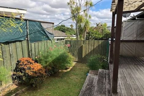 Photo of property in 2/6 Bond Crescent, Forrest Hill, Auckland, 0620