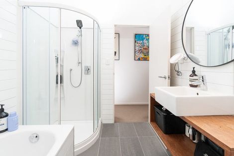 Photo of property in 2/123 The Parade, Island Bay, Wellington, 6023