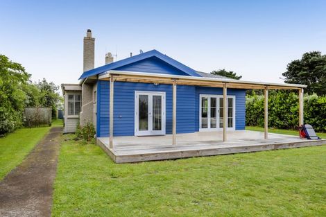 Photo of property in 180 Tasman Street, Opunake, 4616