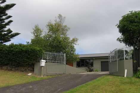 Photo of property in 122 Island Bay Road, Beach Haven, Auckland, 0626
