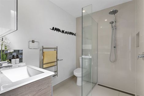 Photo of property in 80 Vandeleur Avenue, Birkdale, Auckland, 0626