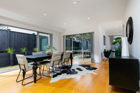 Photo of property in 144 East Coast Road, Forrest Hill, Auckland, 0620