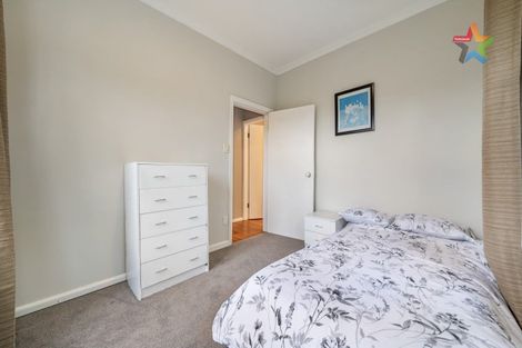 Photo of property in 15 Ferry Road, Days Bay, Lower Hutt, 5013