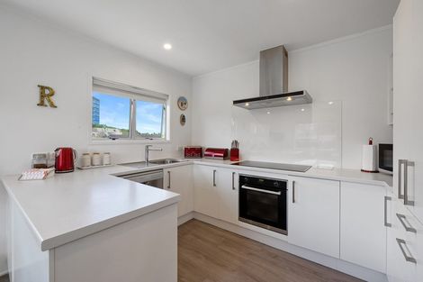 Photo of property in 3/15 Omana Road, Milford, Auckland, 0620