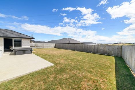 Photo of property in 20 Sardinia Grove, Fitzherbert, Palmerston North, 4410