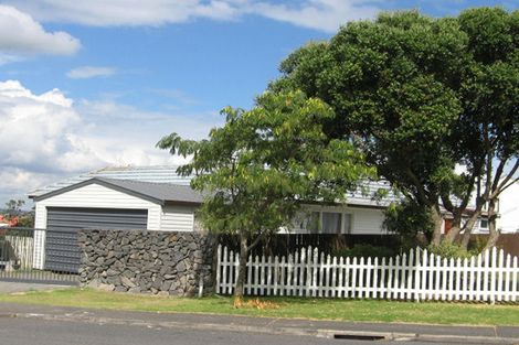Photo of property in 77 West Harbour Drive, West Harbour, Auckland, 0618