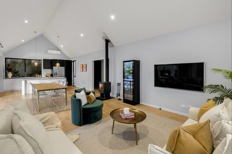 Photo of property in 32 Falconer Rise, Jacks Point, Queenstown, 9371