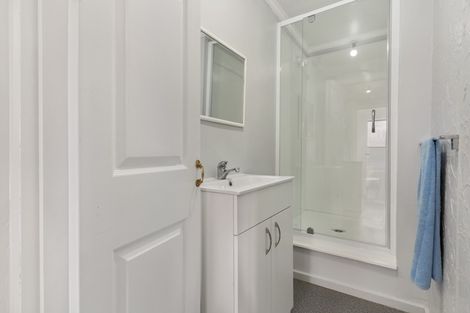 Photo of property in 64 Trias Road, Totara Vale, Auckland, 0629