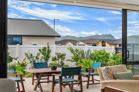 Photo of property in 98 Kaurinui Crescent, One Tree Point, 0118