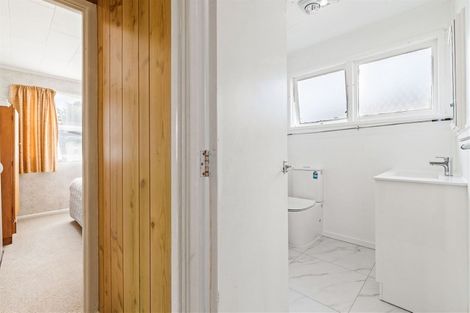 Photo of property in 1/8 Edwards Avenue, Henderson, Auckland, 0610