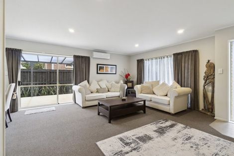 Photo of property in 15 Hocken Place, Mangere Bridge, Auckland, 2022
