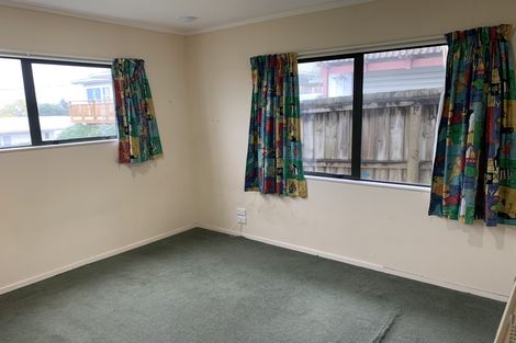 Photo of property in 1/31 Roberts Road, Glenfield, Auckland, 0629