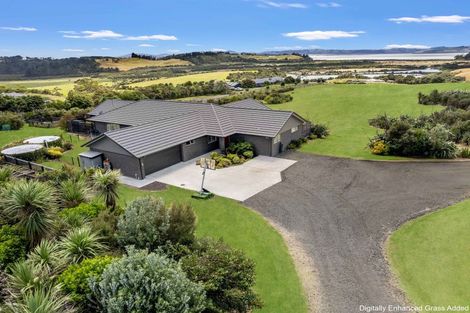 Photo of property in 18 Kaipara Lake Road, South Head, Helensville, 0874