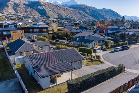Photo of property in 12a Alpha Close, Wanaka, 9305