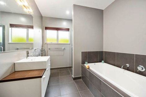 Photo of property in 60 Montgomery Crescent, Kinloch, Taupo, 3377