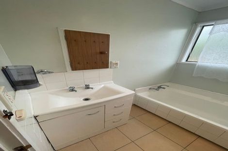 Photo of property in 9 Hamblyn Place, Ranui, Auckland, 0612