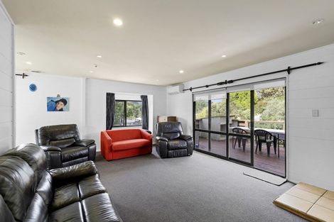 Photo of property in 6 Serenity Grove, Maoribank, Upper Hutt, 5018