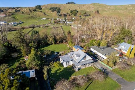 Photo of property in 19 Milne Street, Hunterville, 4730