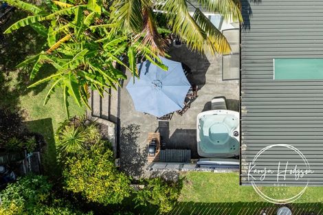 Photo of property in 10 Regent Street, Whakapirau, Maungaturoto, 0583