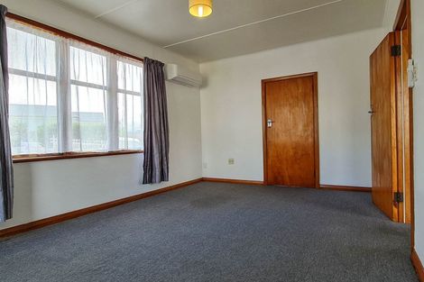 Photo of property in 85 Northland Road, Northland, Wellington, 6012