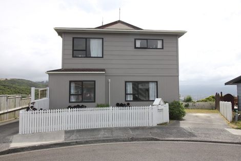 Photo of property in 43a Sunhaven Drive, Newlands, Wellington, 6037