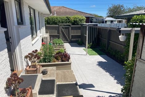 Photo of property in 2/98 Merrin Street, Avonhead, Christchurch, 8042