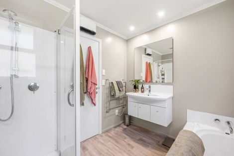 Photo of property in 58 Mere Road, Taupo, 3330