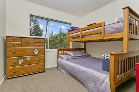 Photo of property in 1/76 Peach Road, Glenfield, Auckland, 0629