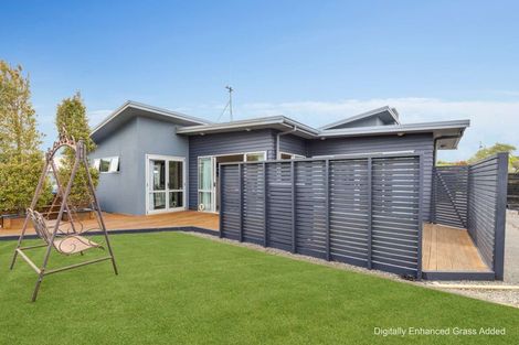 Photo of property in 5 Chestnut Close, Kelvin Grove, Palmerston North, 4414