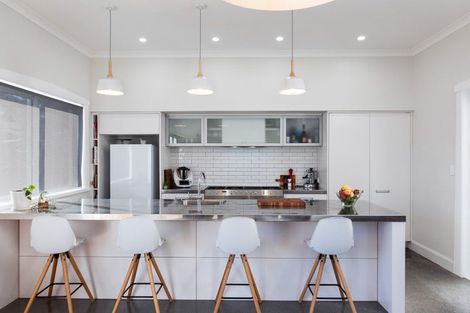 Photo of property in 92 Tukapa Street, Westown, New Plymouth, 4310