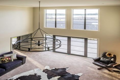 Photo of property in 88 Queen Charlotte Drive, Aotea, Porirua, 5024