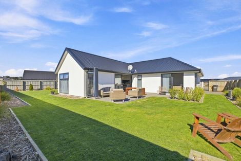 Photo of property in 51 Hilton Drive, Amberley, 7410